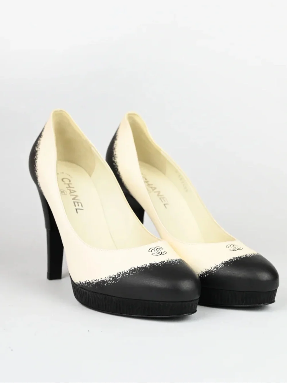 CHANEL Two-Tone Beige and Black Cap-Toe Heels Sz 38 1/2